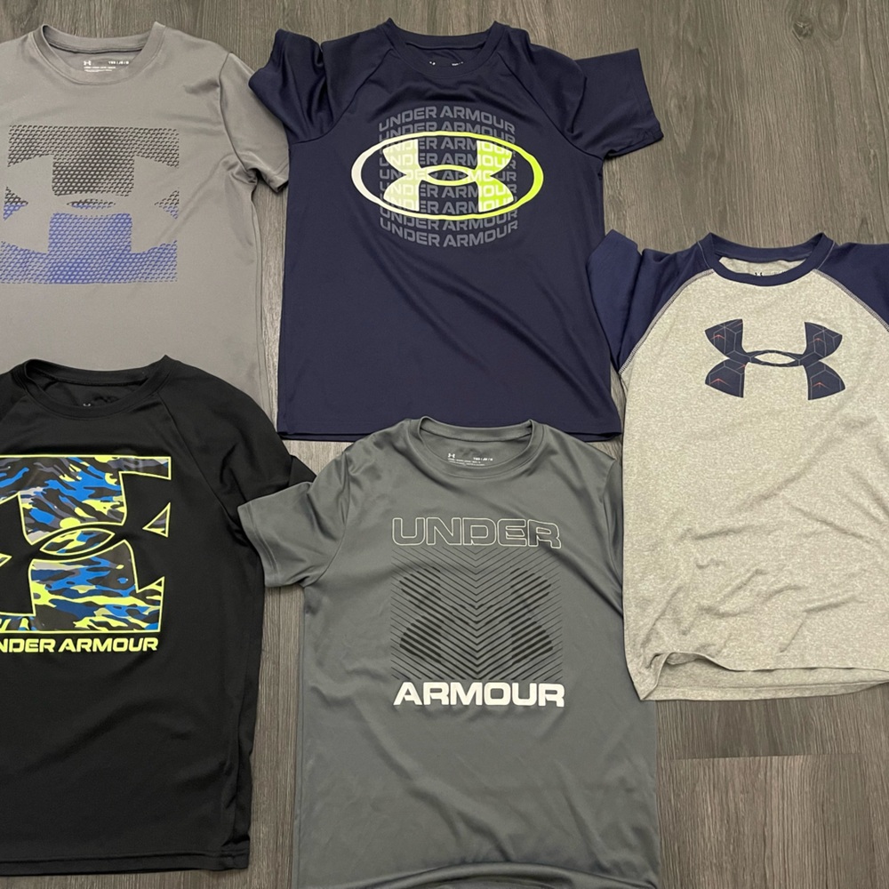Boys underarmour lot sz medium